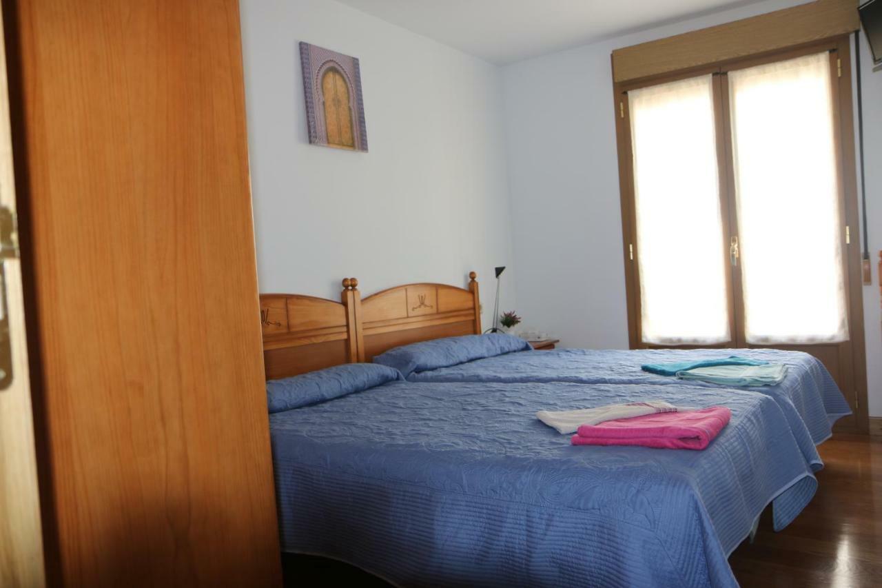 Hostal La Plaza Пуэнте-ла-Рейна Экстерьер фото