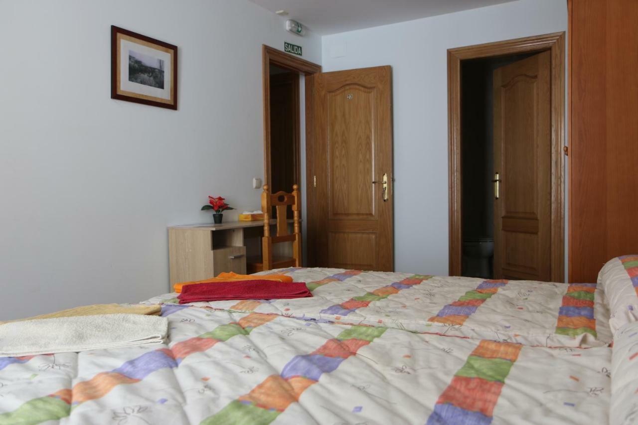 Hostal La Plaza Пуэнте-ла-Рейна Экстерьер фото